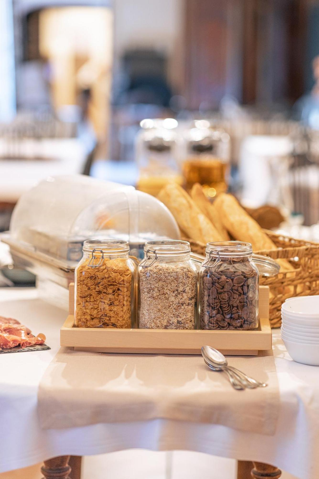 Auberge De La Tour Aups Ngoại thất bức ảnh