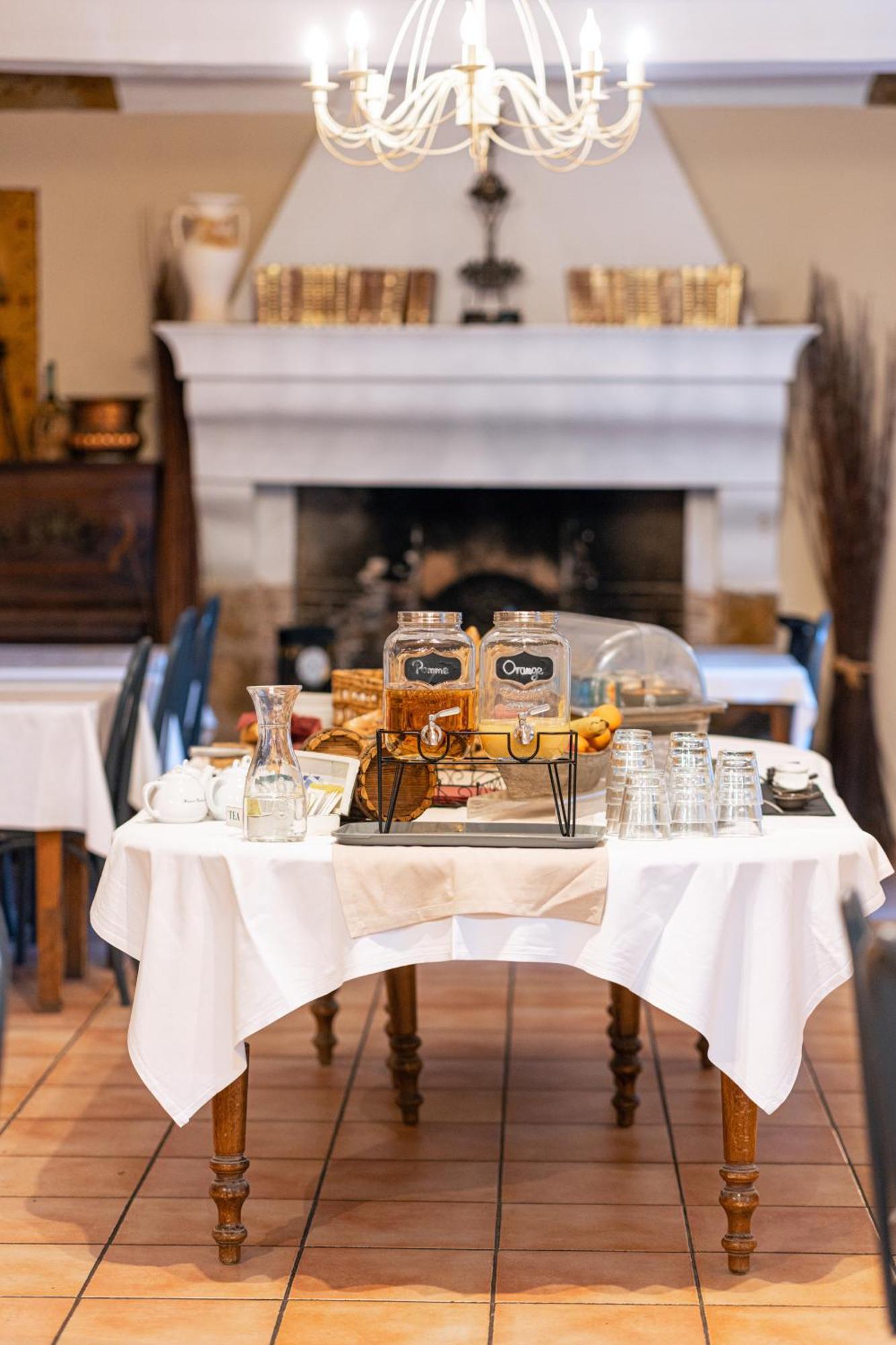 Auberge De La Tour Aups Ngoại thất bức ảnh