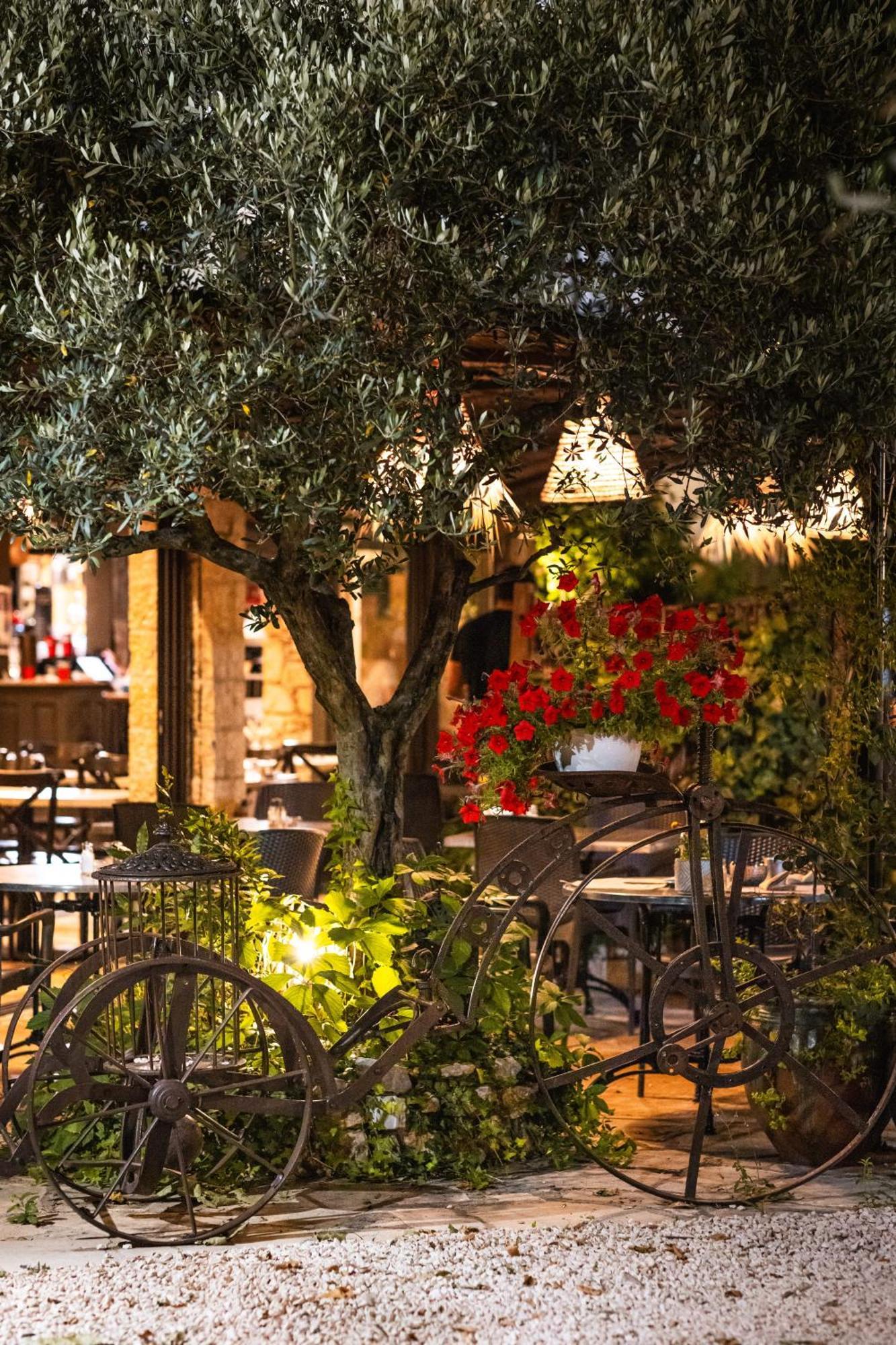 Auberge De La Tour Aups Ngoại thất bức ảnh